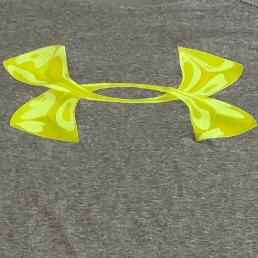 Boy's Under Armour Shirt - EUC